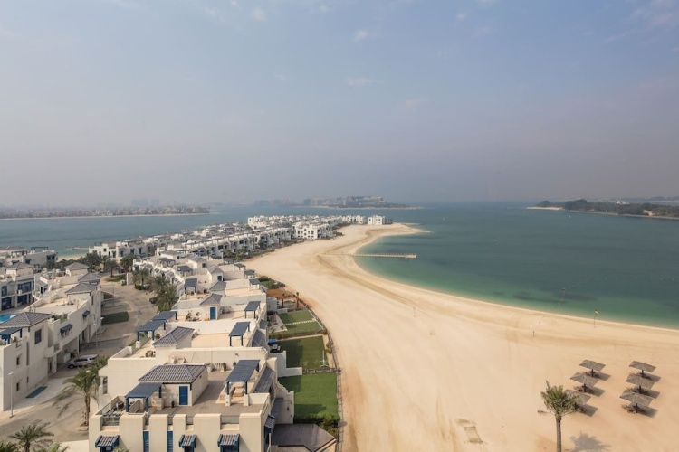 Sleek And Elegant 1BR on The Palm!