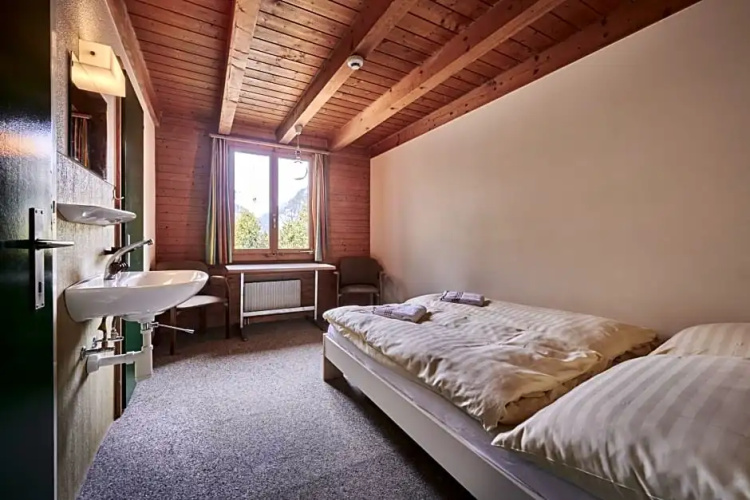 Alpine Base Hostel - Adults only
