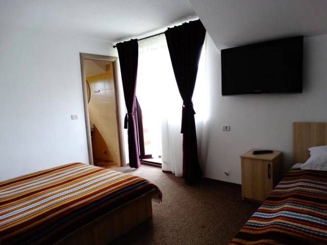 Standard Triple room with lake view