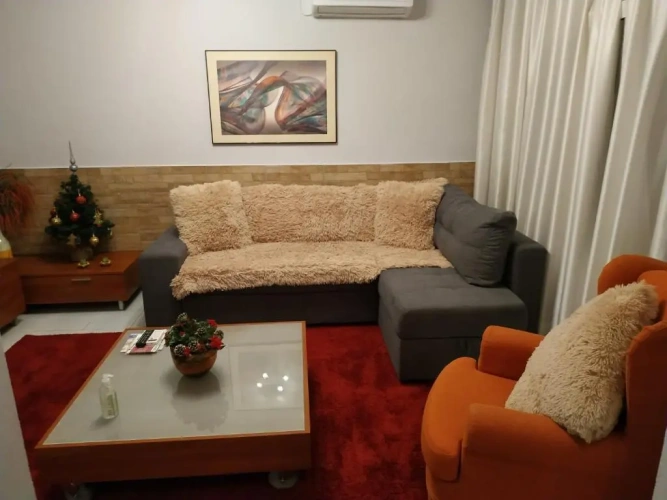 2 Bedrooms Cottage