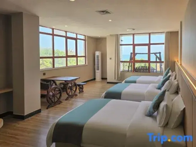Deluxe Triple Family Suite with sea view