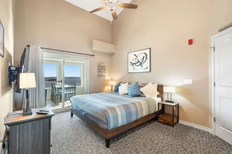 The Lakeview Penthouse 10ppl