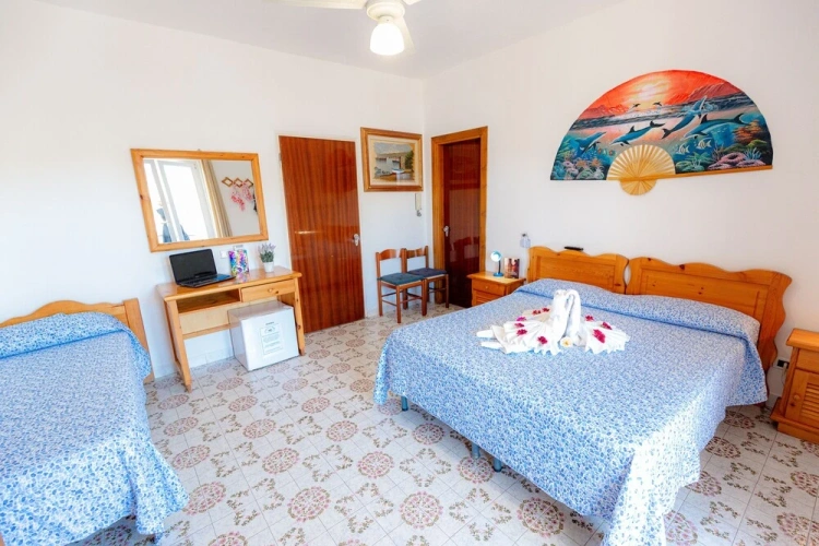 Standard Triple room