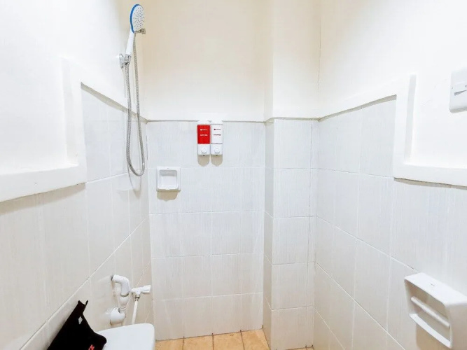 RedDoorz Plus near Ateneo de Davao