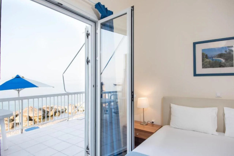 Spacious Apartment on the Beachfront