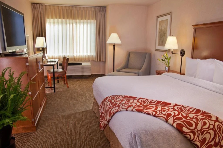 Silver Cloud Inn University