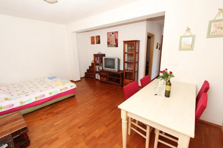 Apartments Leo