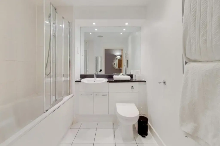 3 Bedrooms Apartment