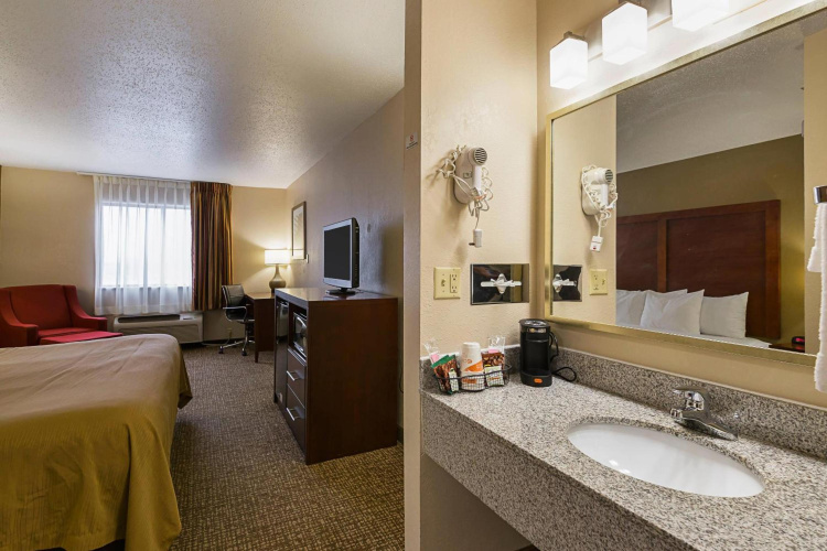 Quality Inn Waverly