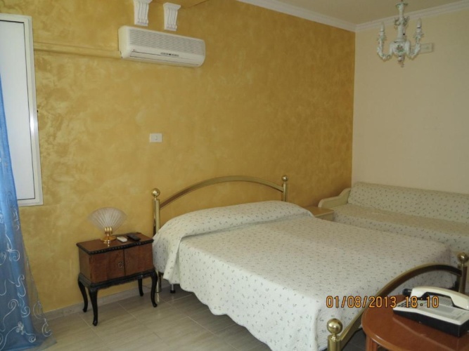 Standard Triple room