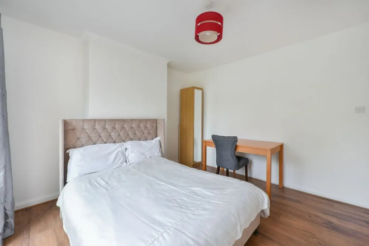 Dirac Lodge 4-bedroom House