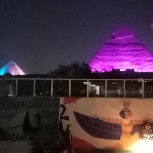 Pyramids Overlook Inn