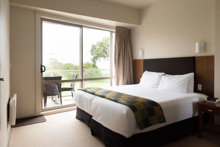1 Bedroom Suite with balcony and with sea view
