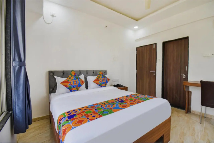 FabHotel Red Velvet Inn & Suites
