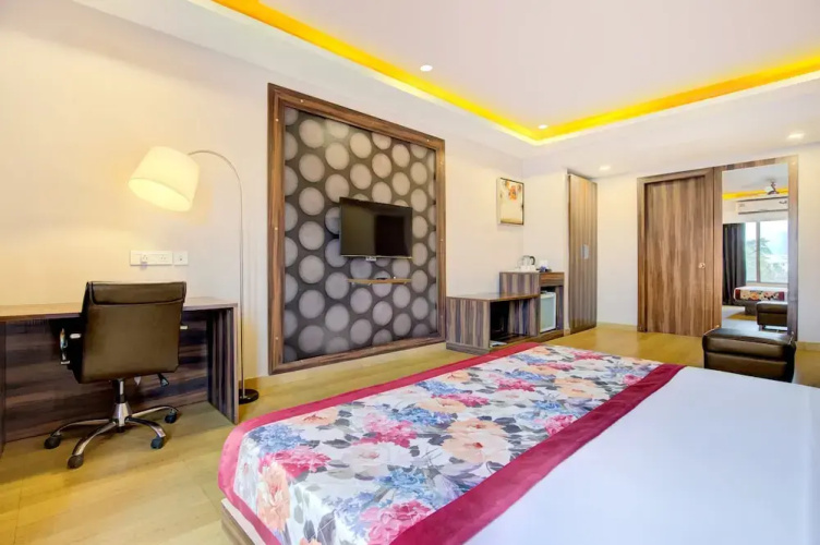 Milestone Hotel & Banquet