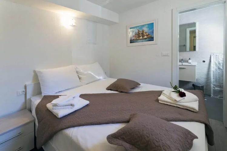 Ida Apartments