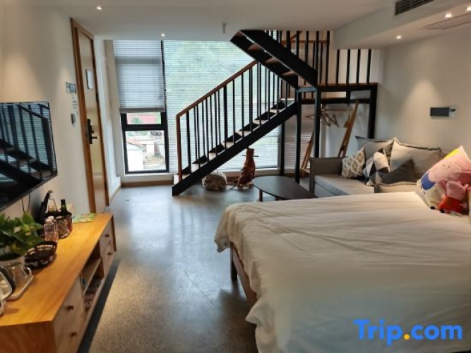 Triple Duplex Suite with view