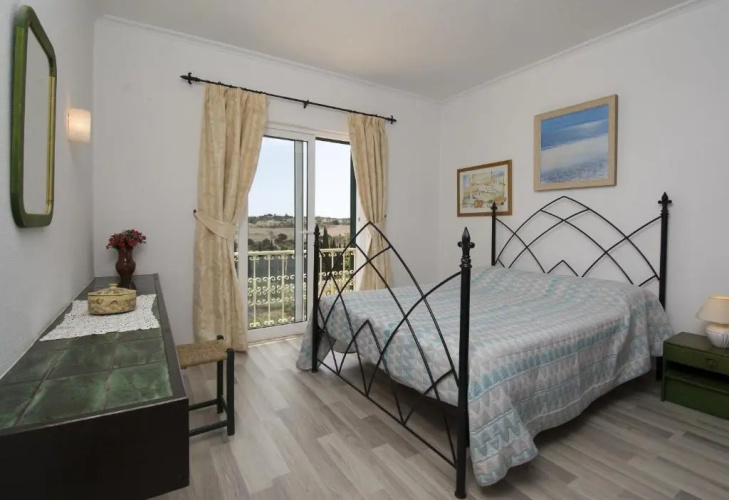 607 Villa Lorena
