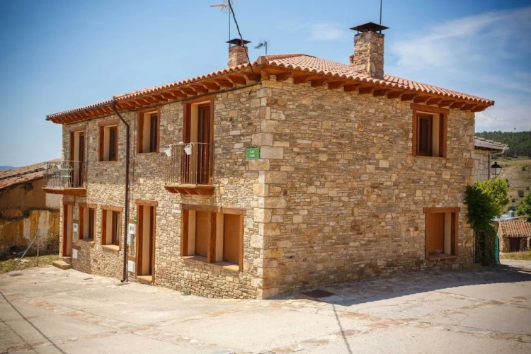 3 Bedrooms Cottage with balcony