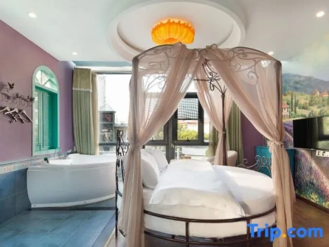 6 Bedrooms Suite