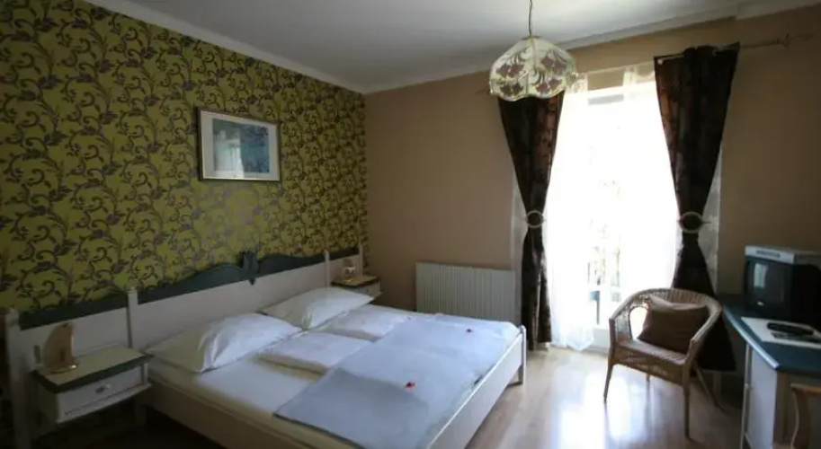 Hotel Mayerling Adults only
