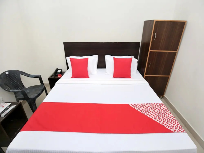 OYO 13088 Hotel Basant