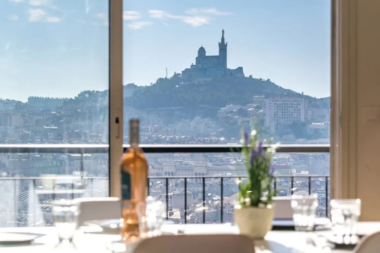 360 ° Panoramic View on ALL Marseille!