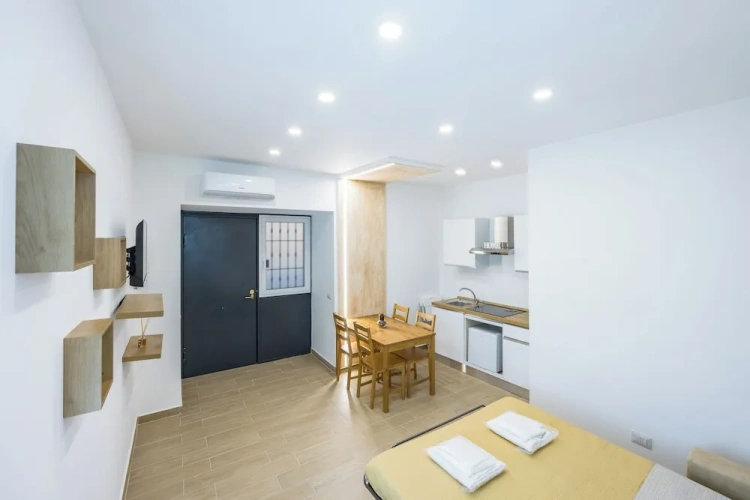 Deluxe Apartment