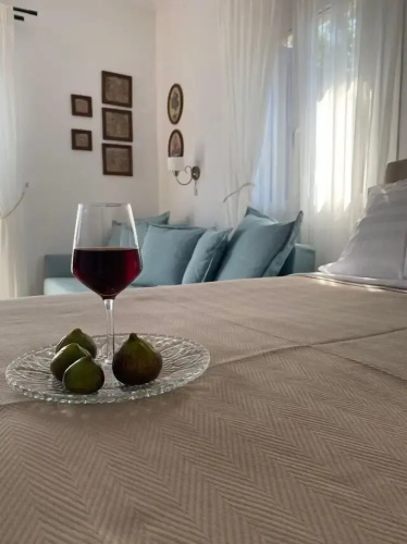Regina's Apartments