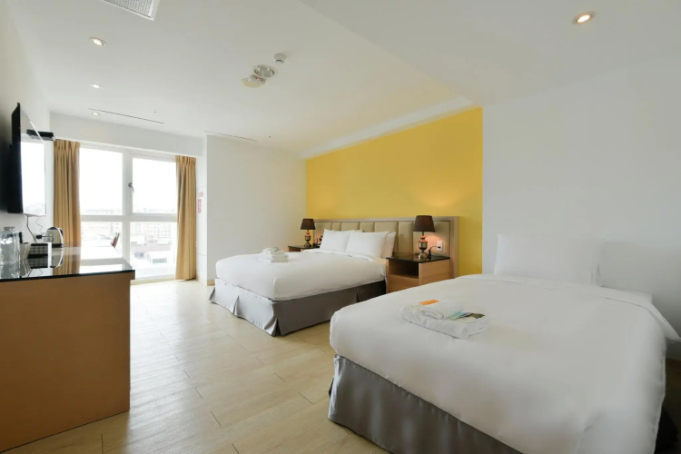 Champs Elysees Hotel