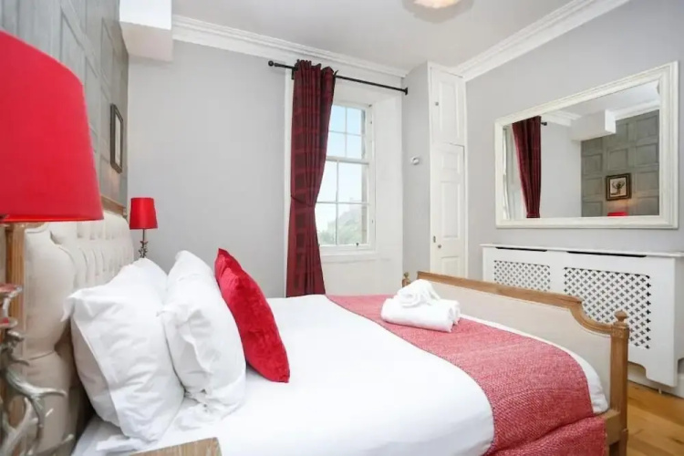 Stunning flat near Edinburgh Castle