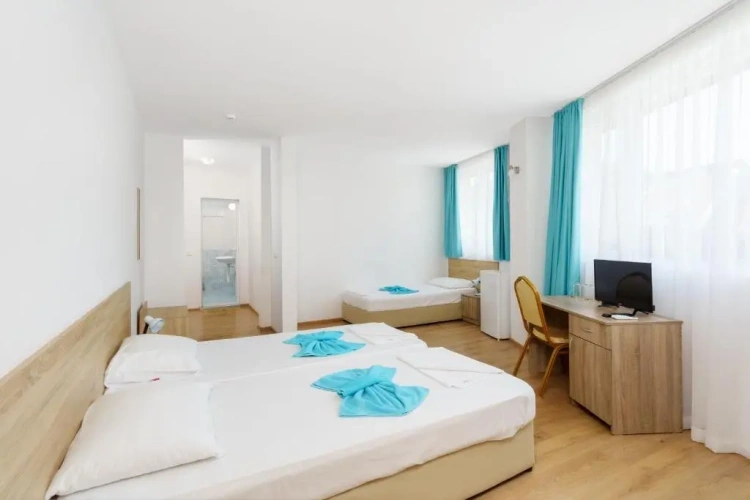 Standard Triple room with balcony