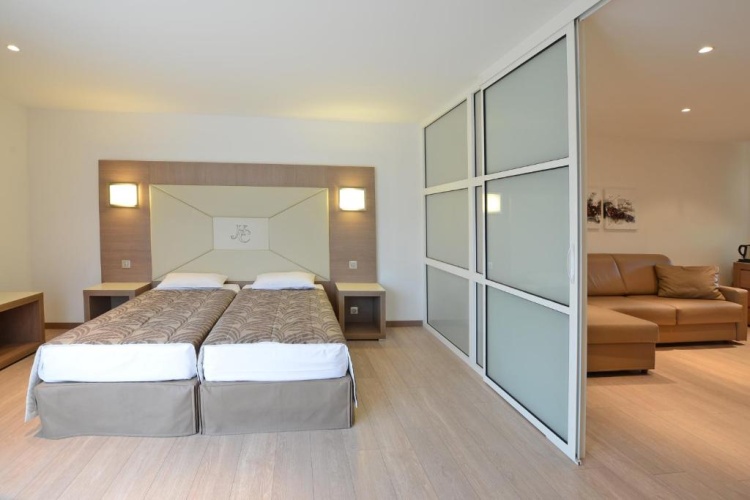 2 Bedrooms Suite