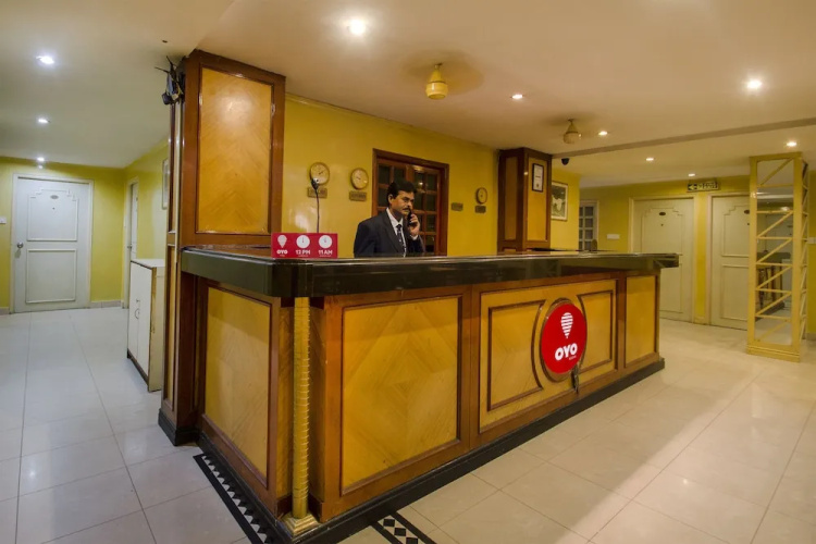 OYO 9302 Hotel Baseraa Inn