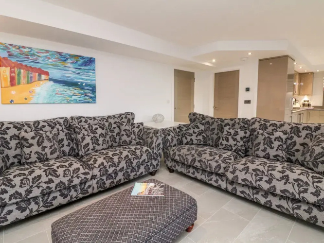 1 Arlington Villas