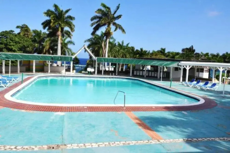 Oceanview 1-bed Apt w/ Pool, Bar & Beach Access
