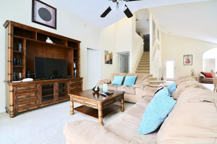 Vibrant and Chic Home w Private Pool & Lake View