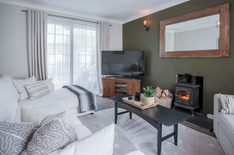 2 Bedrooms Cottage