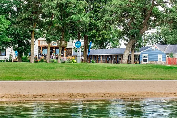 Lakes Inn
