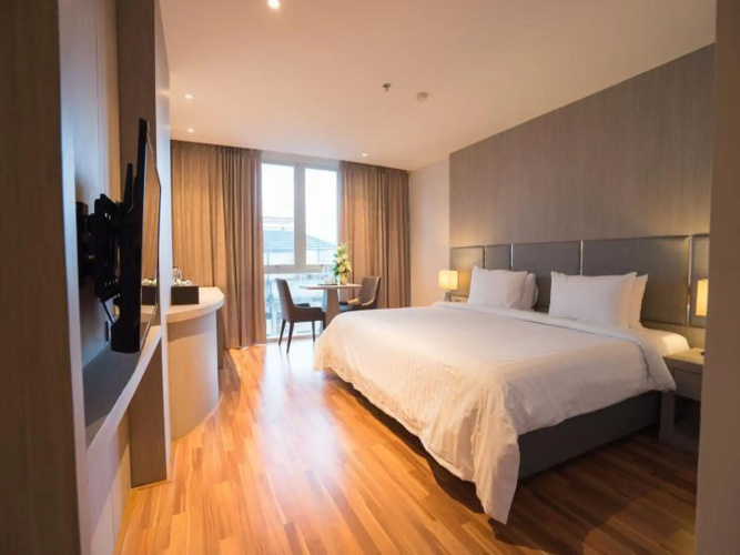 New Season Square Hotel