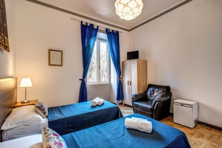 Standard Triple room