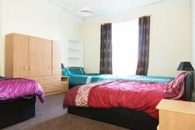 Lauriston Central Skylight Roomz