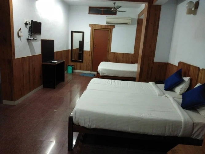 Standard Triple room
