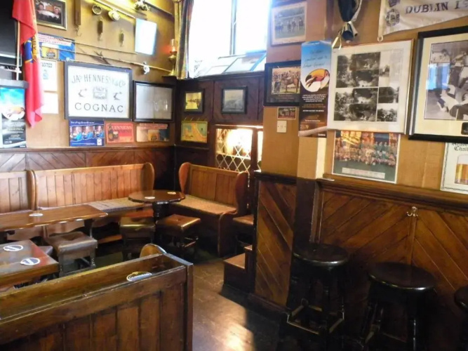 Buggle's Pub and Accommodation