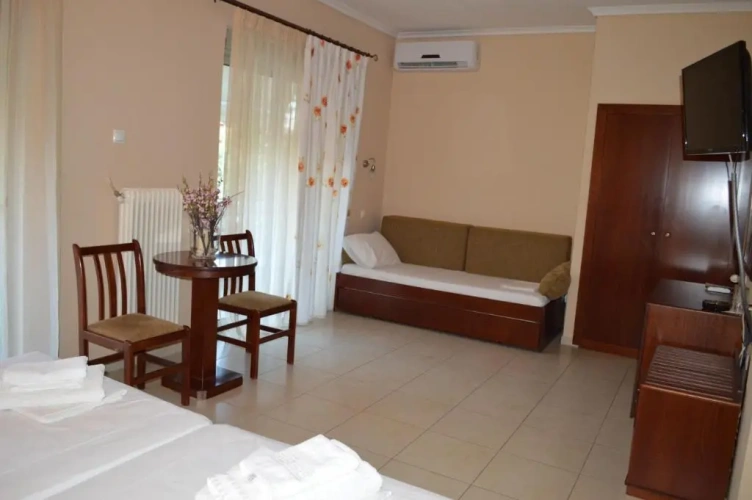 Standard Triple room