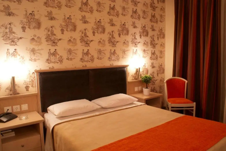 Iris Hotel