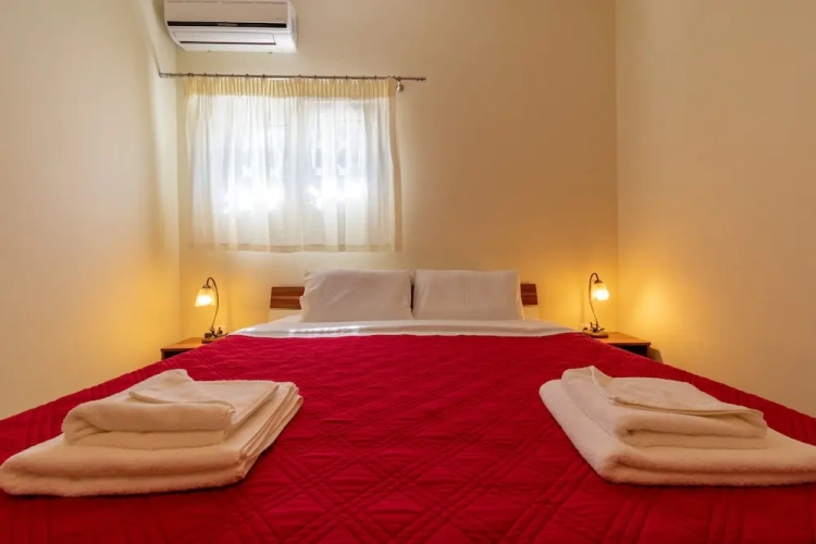 5 Bedrooms Villa