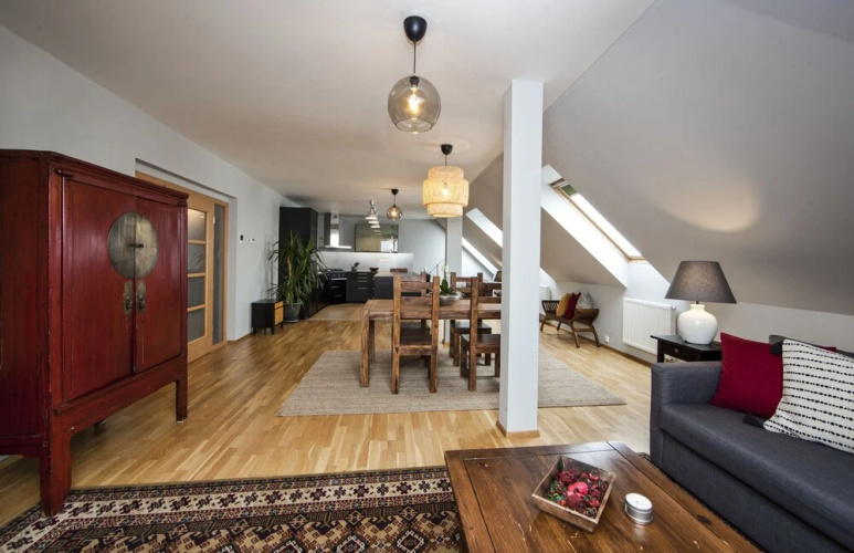 Spacious Treetop Apartment by easyBNB