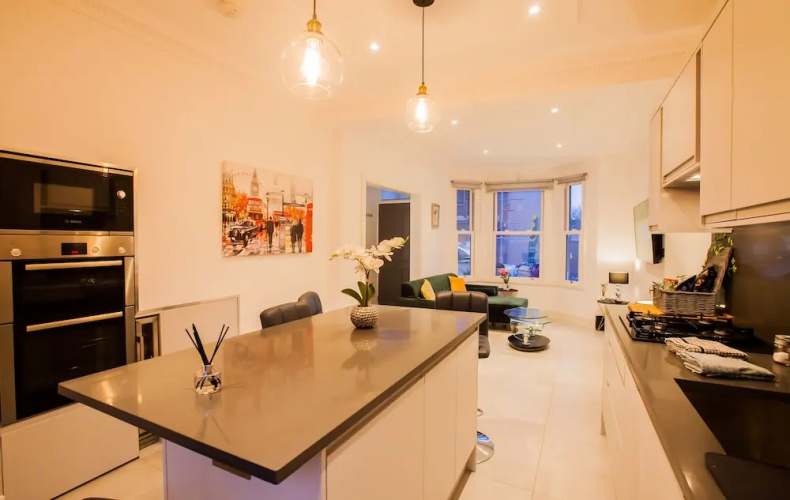 Surbiton Luxury Garden House 19A