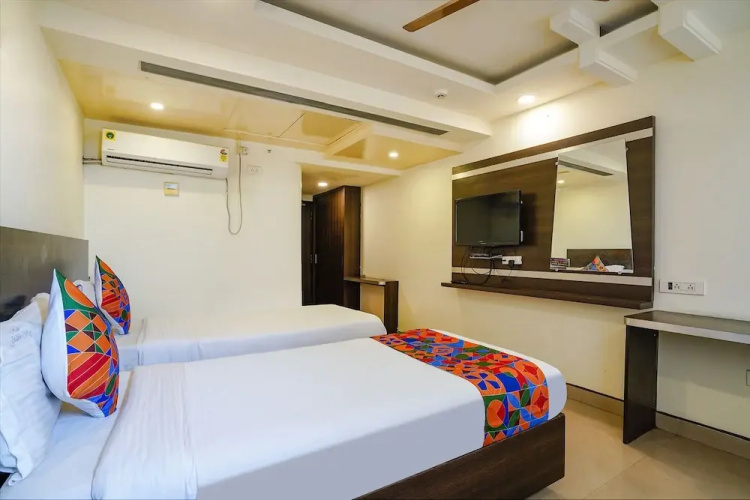 Fabhotel Golden Way